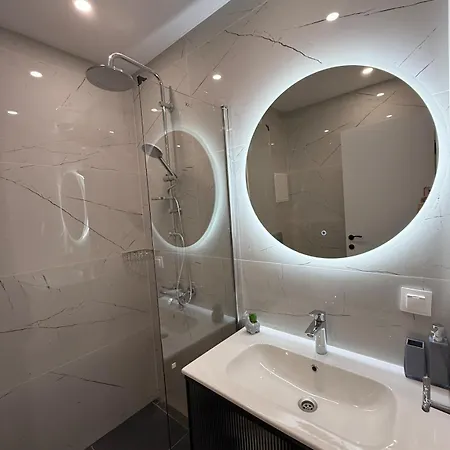 公寓 Modern 2 Bedroom - 2 Baths - Private Garage Free In Center *