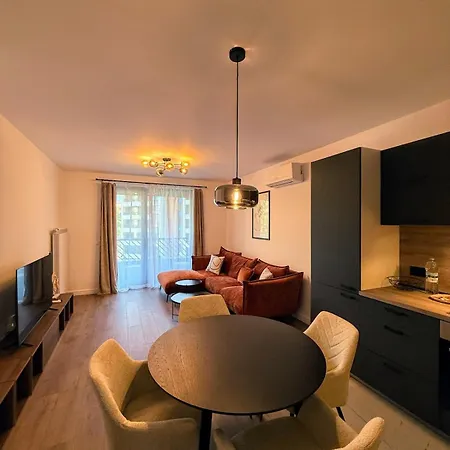 Daire Modern 2 Bedroom - 2 Baths - Private Garage Free In Center