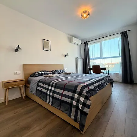 Daire Modern 2 Bedroom - 2 Baths - Private Garage Free In Center