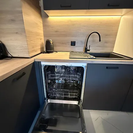 Modern 2 Bedroom - 2 Baths - Private Garage Free In Center 아파트 *